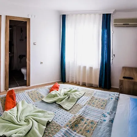 Colophon Hotel *